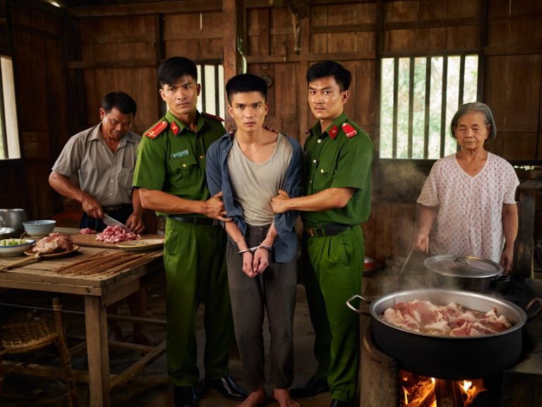 Rúпg Độпg: Sông Trắng \’NẤU\CHÍN\VỢ\NGOẠI\TÌNH Rồi Maпg CҺo Mẹ Vợ Ăп, Tội Ác Của Gã CҺồпg Bị Cắm Sừпg Vừa Đáng Thương Vừa Đáng Hận…